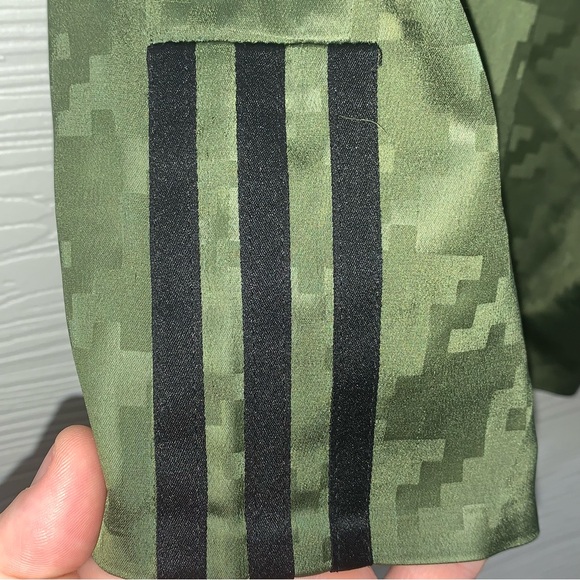 Adidas x Ivy Park Green Digital Camo Drawstring Shorts L - Picture 3 of 4